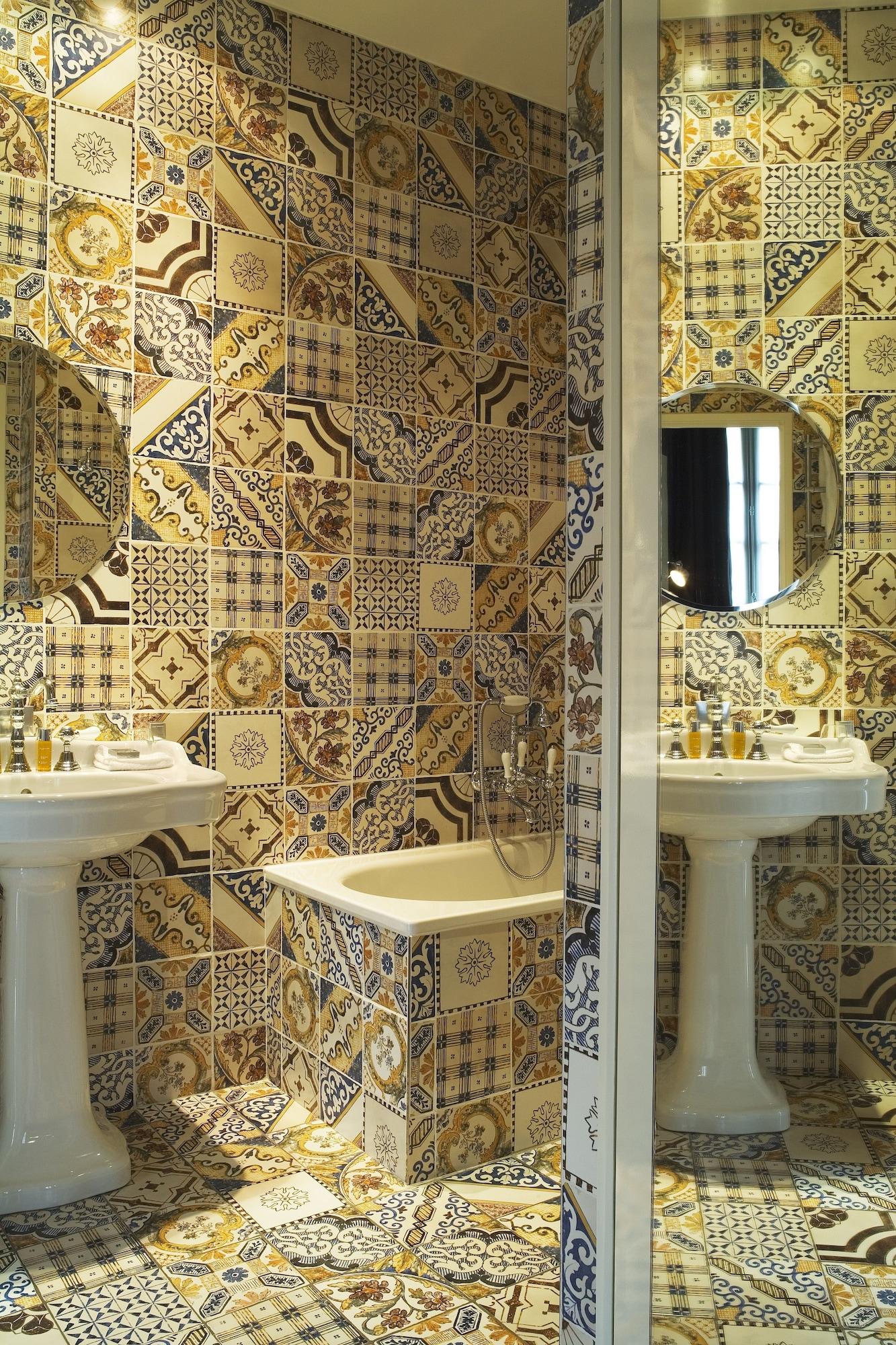 Hotel Du Petit Moulin 4*