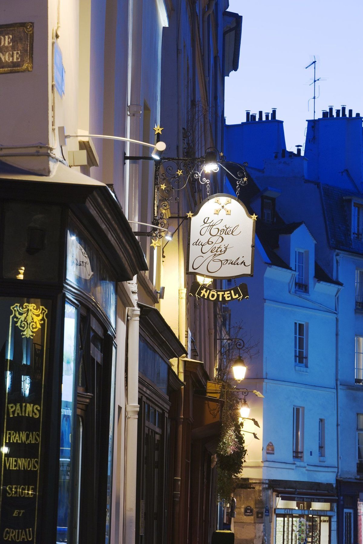 Hotel Du Petit Moulin 4*
